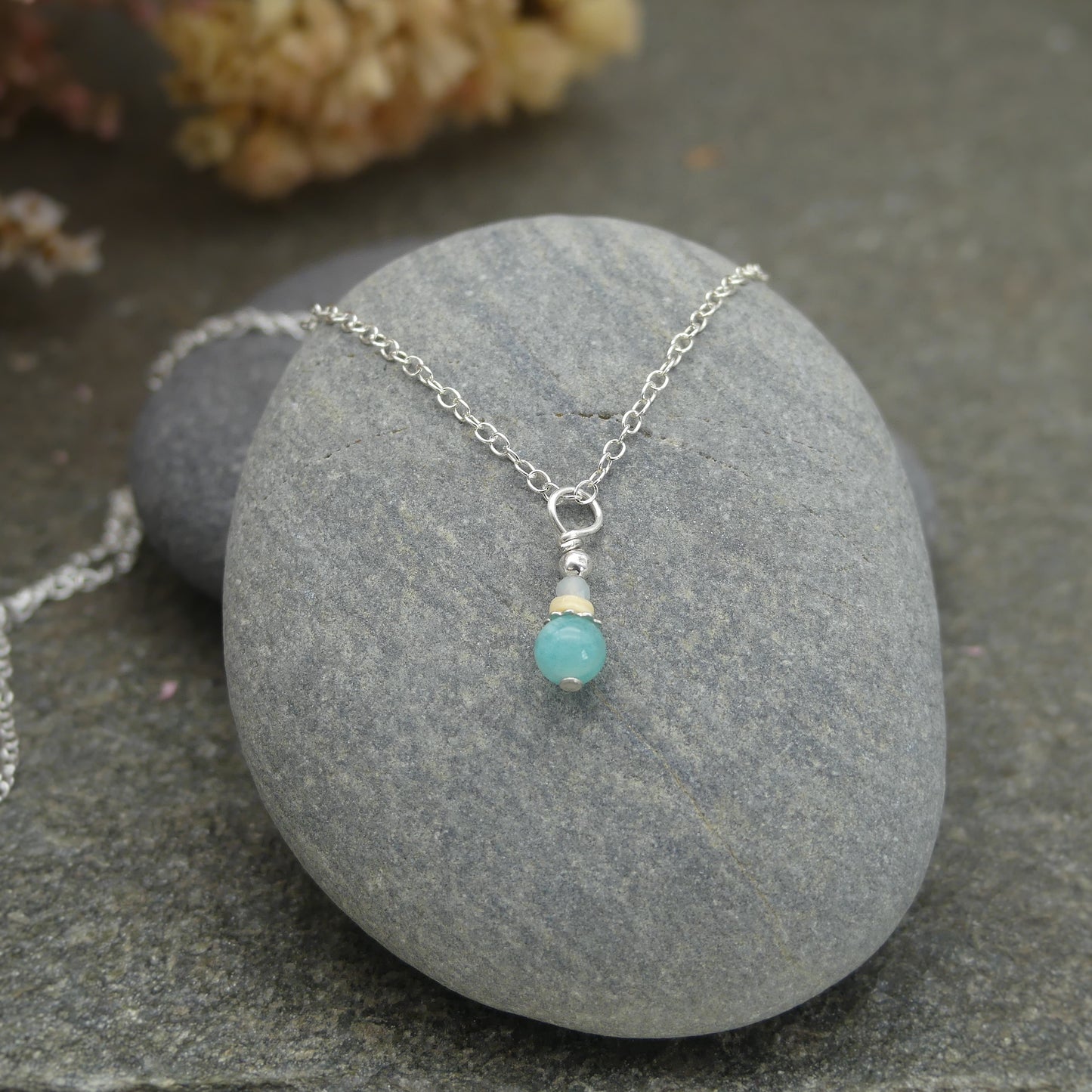 zilver kettinkje met blauwe hanger van amazoniet edelsteen