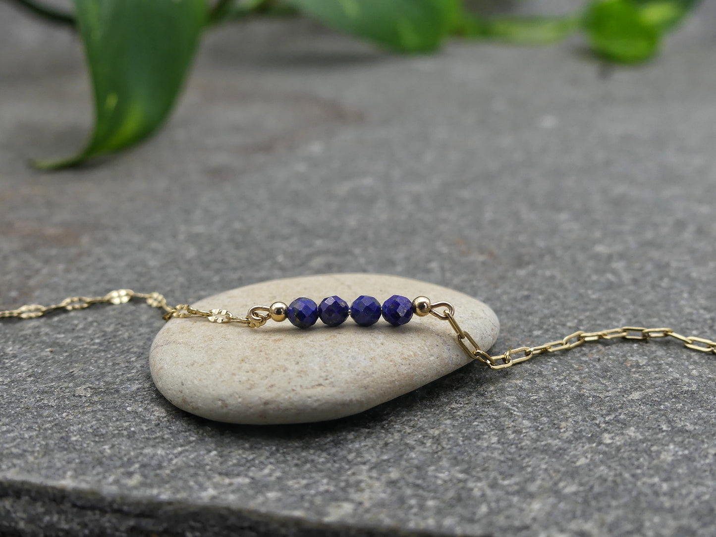 schakelarmband goud facet geslepen lapis lazuli kralen