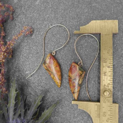fairmined oorbellen met grote edelsteen vlinder vorm 5 centimeter
